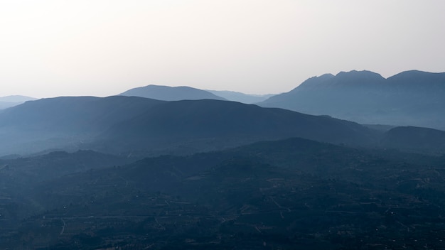 Foto vistas del amanecer desde la montaña montcabrer.