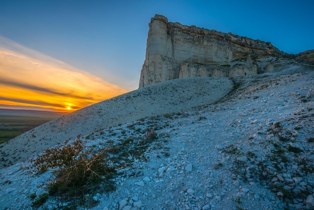 Foto vistas de belaya gora en crimea al atardecer