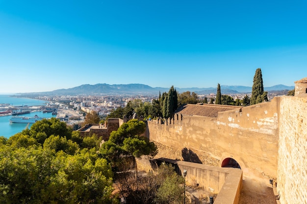 Vistas de la ciudad desde el Castillo de Gibralfaro en la ciudad de Málaga, Andalucía. España