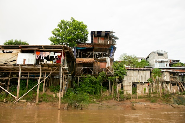 Vistas de la ciudad de Yurimaguas en la selva peruana desde el río Huallaga