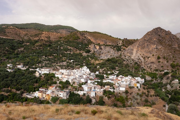 Vistas da cidade de Izbor, em Granada