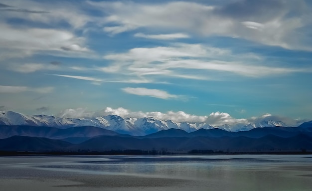 Vistas deslumbrantes da paisagem dos Alpes do Sul e do Lago Tekapo