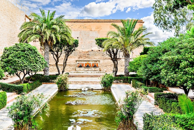 Foto vistas do belo complexo monumental de la alcazaba, em almeria, espanha