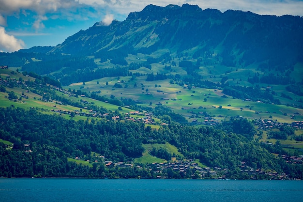 Vistas do Lago Thun de Einigen Suíça