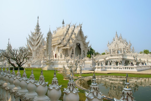 Vistas exteriores del Templo Blanco en Chiang Rai
