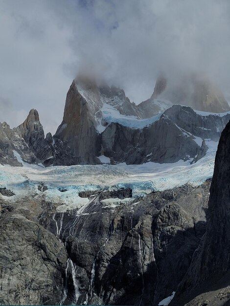 Foto vistas icónicas de las montañas