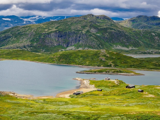 Vistas incríveis da montanha Bitihorn na Noruega