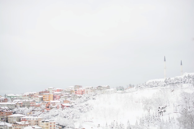 Vistas de invierno desde Uskudar de Estambul en Turquía