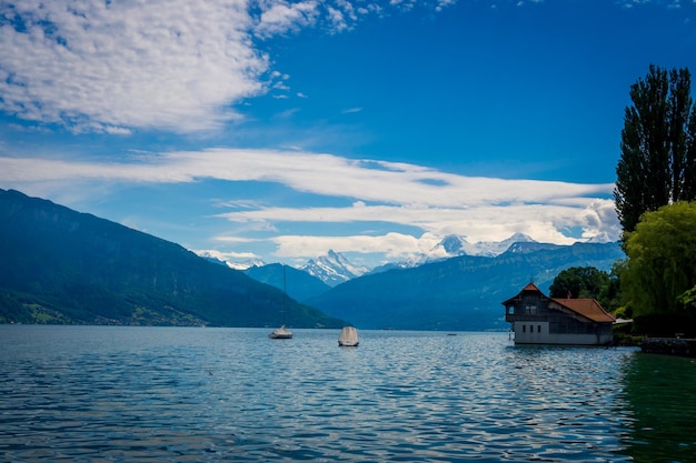 Vistas del lago Thun desde Einigen Suiza