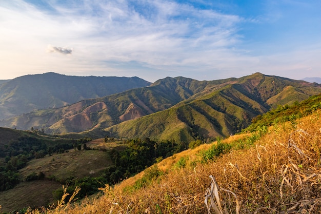 Vistas a la montaña en el área de la provincia de Nan, Tailandia