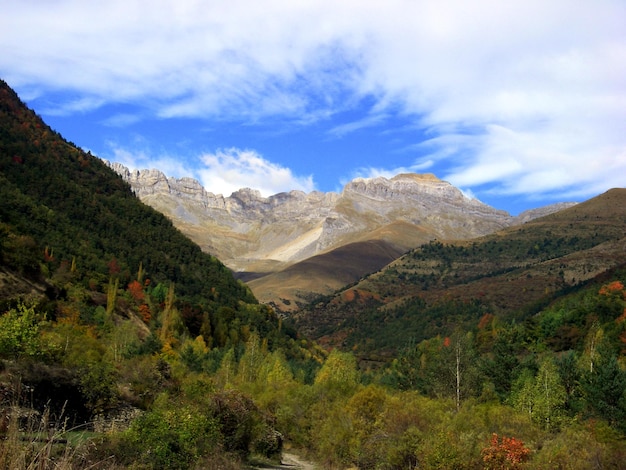 Vistas de montaña en el Parque Nacional de Ordesa, Tendeñera,Otoño en el Pirineo de Huesca