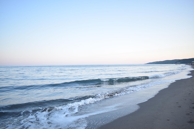 Vistas panorámicas desde el amanecer en la costa