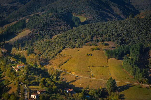 Vistas panorâmicas do miradouro da Ermida de San Miguel Perto de Potes Cantabria Espanha