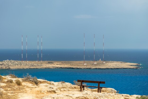 Vistas pitorescas do topo da montanha na costa do Mediterrâneo