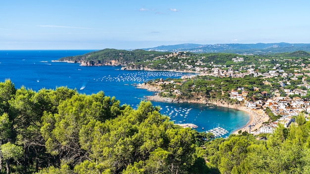 Vistas de los pueblos de Llafranc y Calella de Palfrugell.