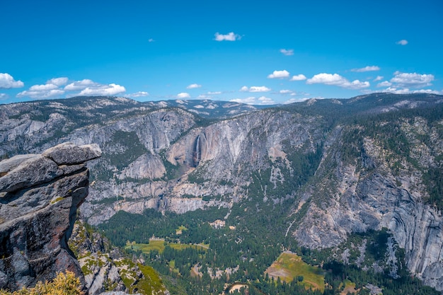 Vistas desde el punto del glaciar de la cascada Upper Yosemite Fall Yosemite