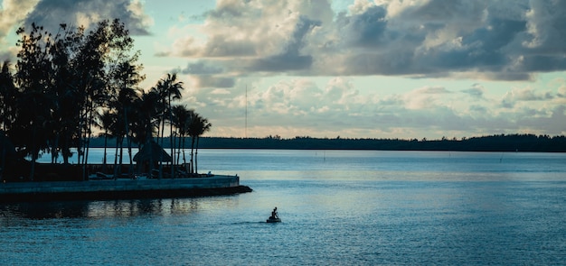 vistas sunrise man kayak morning miami