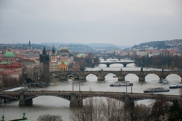 vistas urbanas da cidade de Praga no inverno