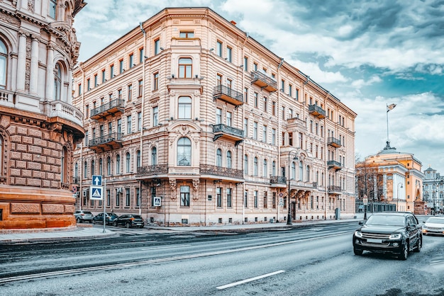 Vistas urbanas e historicamente bonitas da cidade de São Petersburgo, Rússia