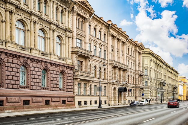 Vistas urbanas e históricamente hermosas de la ciudad de San Petersburgo. Rusia.
