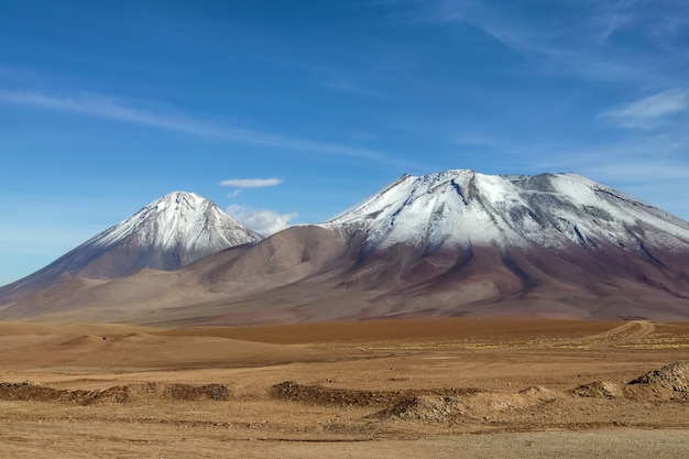 Vistas del volcán Licancabur cerca de San Pedro de Atacama, Chile