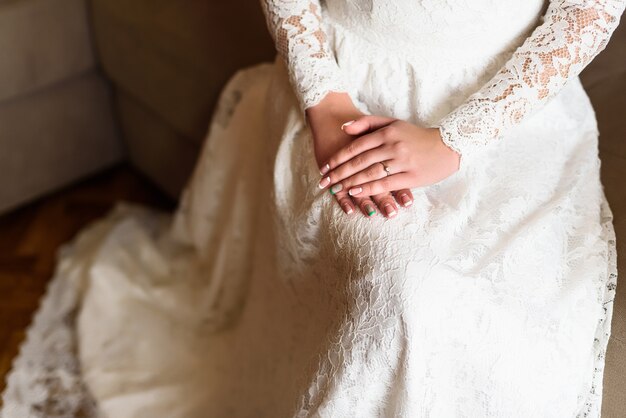 Viste a la novia con un vestido de novia con corsé y lazada