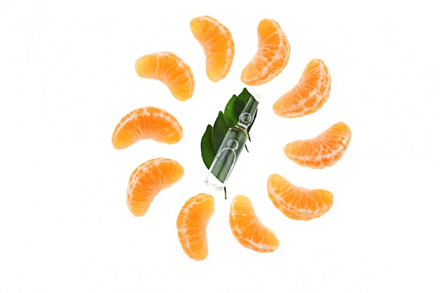 Vitamin C in Ampulle, Mandarine. Bio-Kosmetik-Konzept