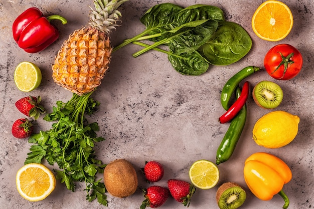 Vitamin C-reiches Obst und Gemüse. Gesunde Ernährung.