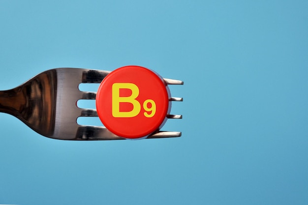 Vitamina B9 no garfo, alimento com alto teor de vitamina B