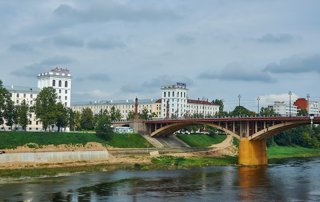 Vitebsk-Stadt in Weißrussland, Kirov-Brücke über den Westlichen Dwina-Fluss