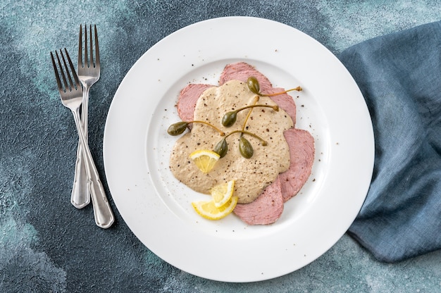 Vitello tonnato - Plato italiano de ternera fría en rodajas