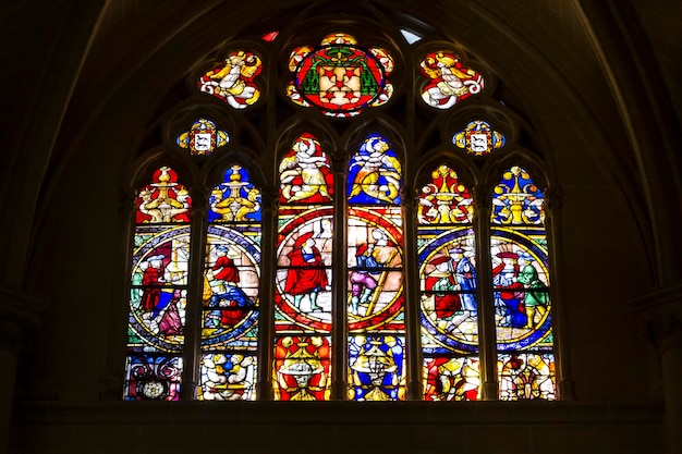 Vitrais góticos da Catedral de Toledo na Espanha