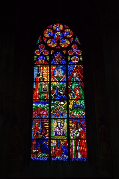 Foto vitral na votivkirche em viena