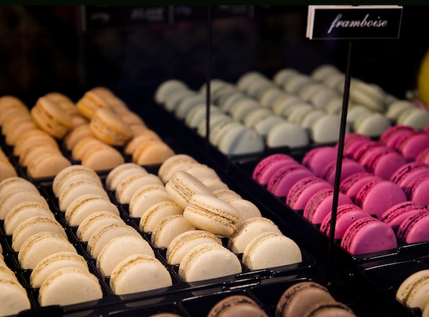 Vitrine com macaroons closeup