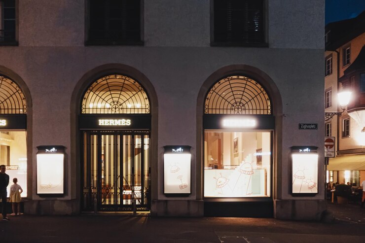Foto vitrine de uma loja boutique de luxo na rua bahnhofstrasse em zurique, suíça