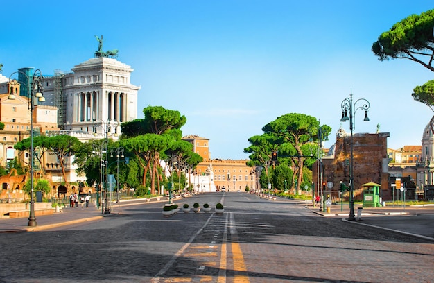 Vittoriano Palace am sonnigen Sommertag in Rom, Italien