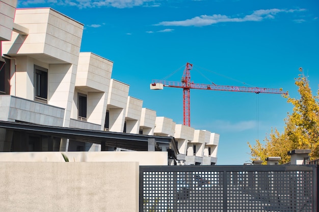 Viviendas unifamiliares en construcción, en la localidad de Arroyomolinos, Madrid (España).