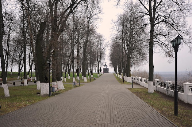 VLADIMIR, RÚSSIA - 3 de novembro de 2021: monumento ao príncipe Vladimir e São Fedor em Vladimir