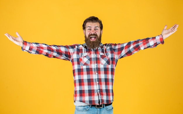 Você é bem-vindo Modelo de moda de barbeiro masculino em estilo casual Homem barbudo Cuidados com cabelo e barba Hipster maduro com barba usa camisa xadrez brutal hipster caucasiano com bigode