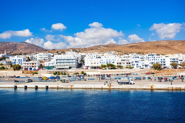 Vogelperspektive der Insel Tinos. Tinos ist eine griechische Insel in der Ägäis, die sich im Kykladen-Archipel in Griechenland befindet.