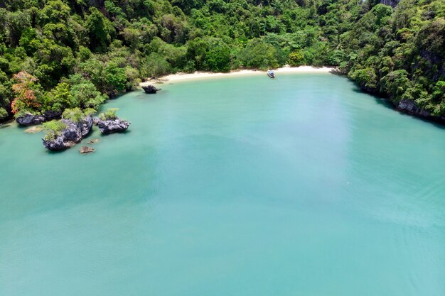 Vogelperspektive des Strandes in umgebenden Inseln um Koh Yao Noi