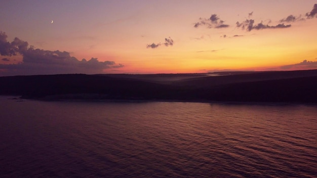 Volando sobre el mar de noche