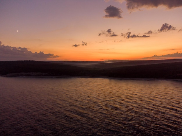 Volando sobre el mar de noche