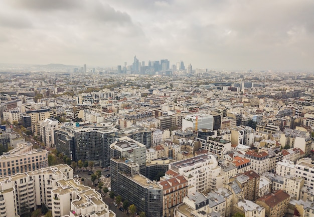 Volando sobre los tejados de París