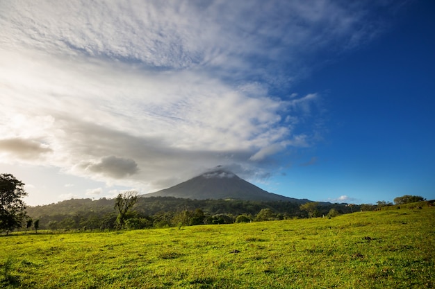 Volcán Arenal escénico en Costa Rica, Centroamérica