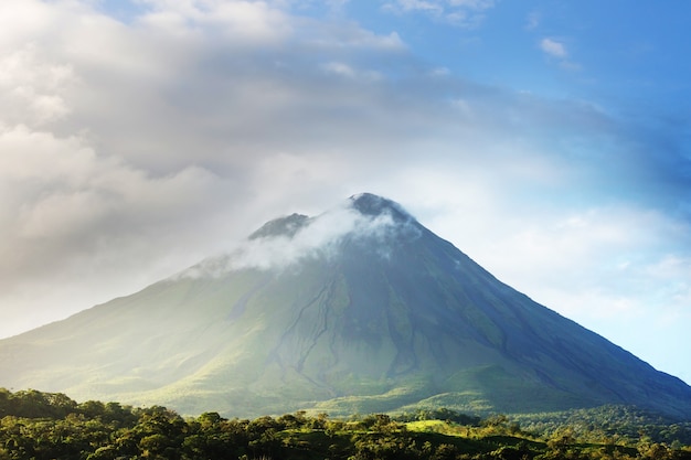 Volcán Arenal escénico en Costa Rica, Centroamérica