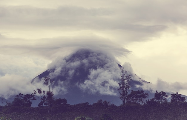 Volcán Arenal escénico en Costa Rica, Centroamérica