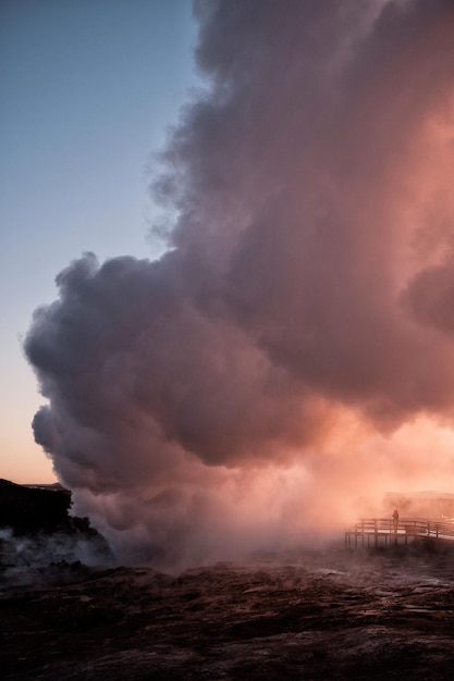 El volcán en erupción en el mar