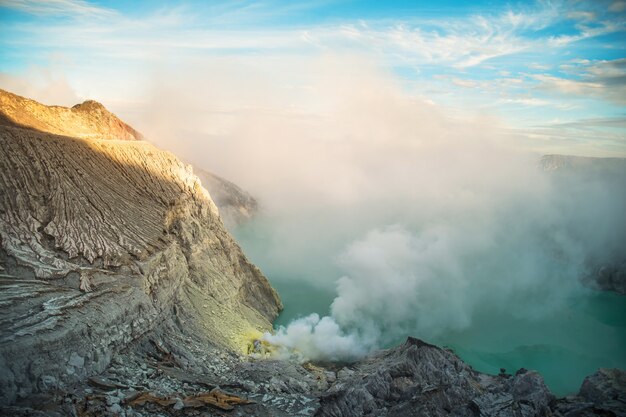 Volcán kawaii Jian Indonesia.