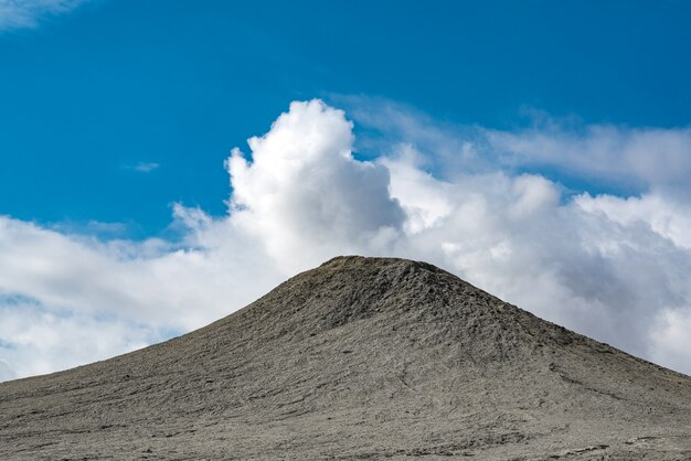 Volcán de lodo, asombroso fenómeno natural